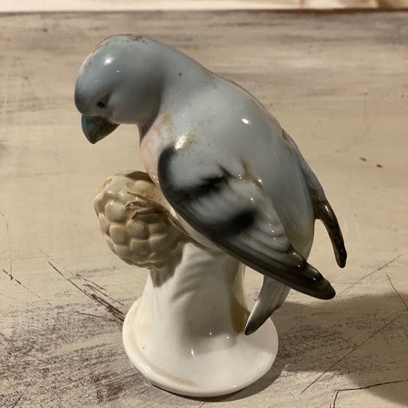 Gerald Porzellan Barvaria Figurine Crossbill Berry​​​​​​​​​ - Picture 4 of 8